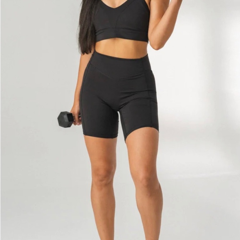 BALANCE/VITALITY Linear biker shorts Black- Size medium
